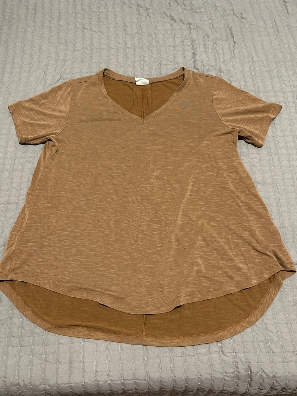 Mod Ref V-Neck Women’s Top in Brown